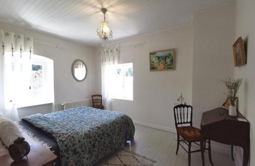 Sembadel Bed & Breakfast | Maison de campagne paisible avec terrasse et animaux admis - FR-1-582-505
