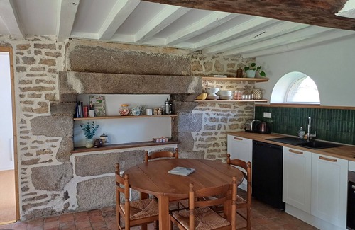 Champfleur Cottage | Maison de Campagne Rénovée au Cœur D'un Domaine, Aire de Jeux, lit Rond