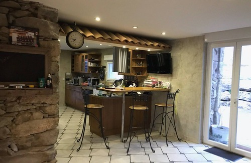 Saint-Maurice-sur-Dargoire House | Maison de Campagne Tranquille à 30 Minutes de Lyon Avec Piscine, Boulodrome