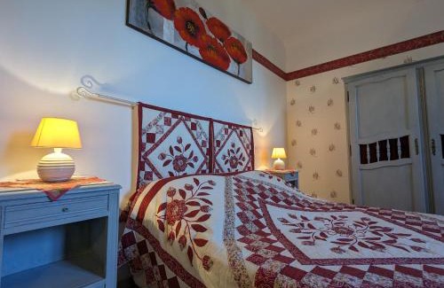 Perassay House | Maison de charme en pierre avec terrasse privative, grand terrain, jeux pour enfants, proche activités nautiques - FR-1-591-172