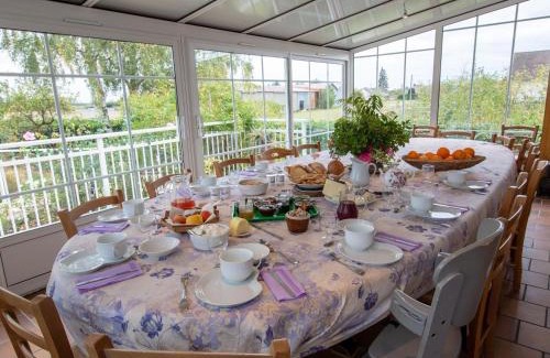 Saint-Benoit-sur-Loire Bed & Breakfast | Maison de campagne avec jardin, chambres spacieuses - FR-1-590-304