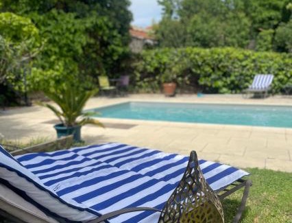 Saint-Julien-de-Peyrolas Bed & Breakfast | Maison des Bourgades