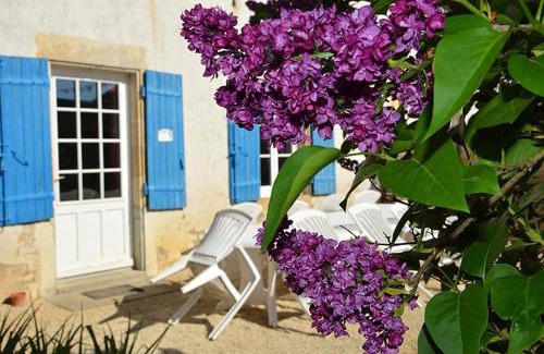 Saint-Vincent-la-Chatre House | Maison de charme à Saint-Vincent-la-Châtre avec piscine partagée