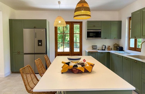 Bourdeilles Villa | Maison De La Dronne - Four Bedroom Villa, Sleeps 8
