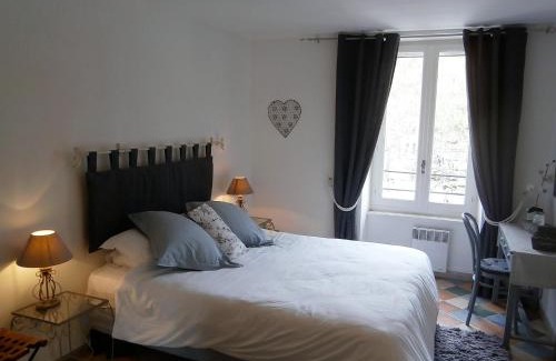 Saint-Chinian Apartment | Maison de la Place