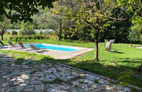Saleon House | Maison de la tuilière hautes alpes piscine et boulodrome 12 personnes