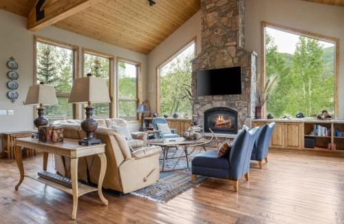 Highland Meadows House | Maison de Neige - Breathtaking Mountain Stay for 8 with Hot Tub