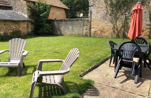 Mezieres sous Lavardin House | Maison de Village avec Jardin, Parc Privé et Box Fibre, Animaux Bienvenus, à 15 min du Mans - FR-1-410-333