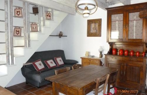 Saint-Jean-et-Saint-Paul House | Maison de village