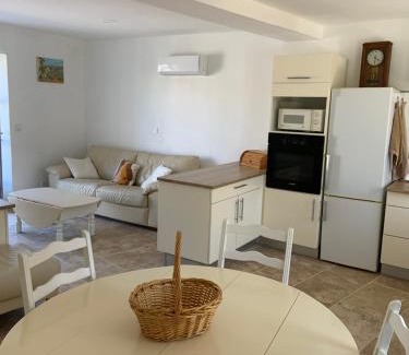 Castelnau-de-Guers House | Maison de village