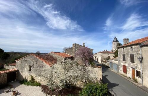 Tusson Bed & Breakfast | Maison Dix Tusson