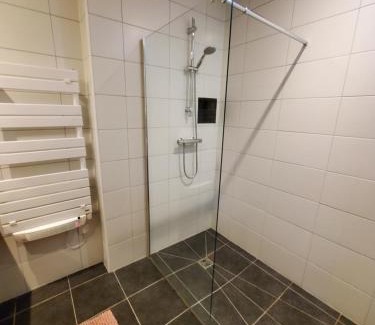 Rouffignac-Saint-Cernin-de-Reilhac Apartment | Maison du Lac avec jacuzzi privatif en option