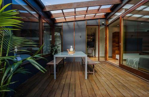 Jan Juc House | Maison Du Rocher - Meaby Street - Sleeps 6 - Pets