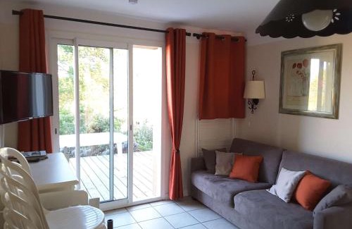 Rouret House | Maison Duplex 5p avec Terrasse, WIFI et Parking, Grospierres - FR-1-382-86