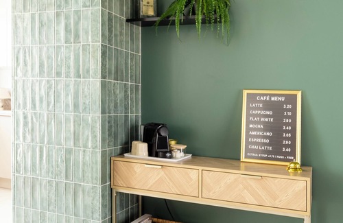 Serent House | Maison Emeraude - Chic & natural bistro getaway