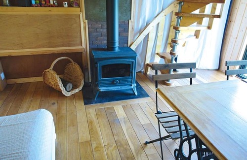 Nuits House | Maison en bois dans un pré