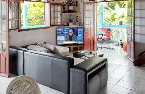 Saint-Claude House | Maison en bord de mer à Saint-Claude avec jardin et vue imprenable