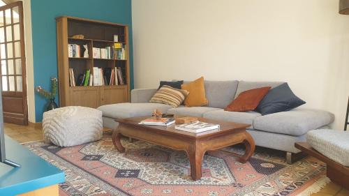 Camblanes-et-Meynac House | Maison en pierre avec jardin proche de Bordeaux