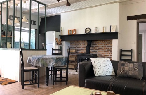 Lolme House | Maison en Pierre Avec 2 Chambres et 2 Salles de Bain Avec Piscine