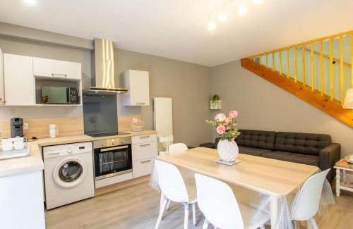 Calviac-en-Perigord House | Maison en pierre rénovée avec jardin, proche Sarlat, idéale pour familles, avec équipements bébé inclus - FR-1-616-200