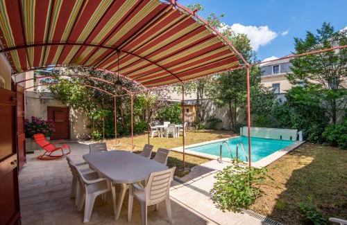 Millau Apartment | Maison Eugène centre-ville piscine jardin fibre garage
