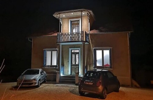 Saint-Genix-sur-Guiers House | Maison Fleur de Frangipanier