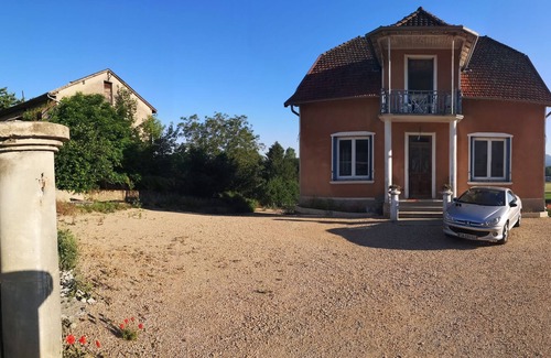 Saint-Genix-sur-Guiers House | Maison Fleur de Frangipanier