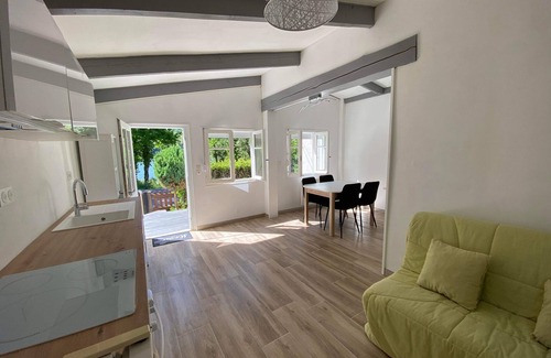 Bannes House | Maison Face au Bord du lac de Charmes