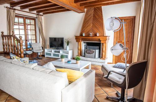 Moutiers-Sous-Chantemerle House | Maison familiale