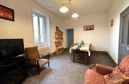Neris-les-Bains House | Maison familiale au calme avec jardin clos, proche thermes - FR-1-489-563