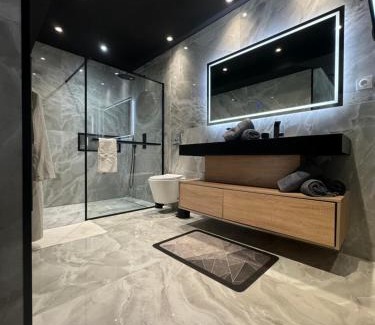 Saint-Hilaire-de-Brethmas Villa | Maison Moderne piscine chauffée