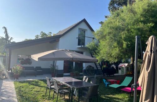 Sainte-Croix-en-Plaine House | Maison « jardin la cigogne »