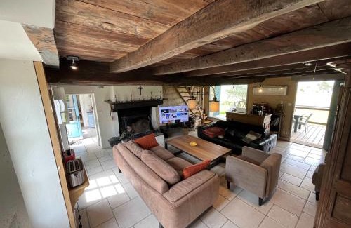 Chillac House | Maison Neuve, relaxing countryside home with pool