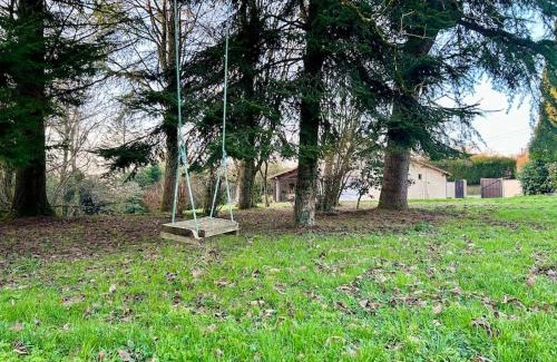 Secondigny House | Maison Paisible avec Lac Privé
