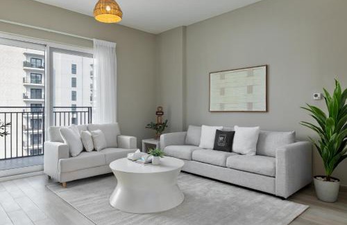 Abu Dhabi Apartment | Maison Privee - Modern Hideaway with Canal Views on Yas Island