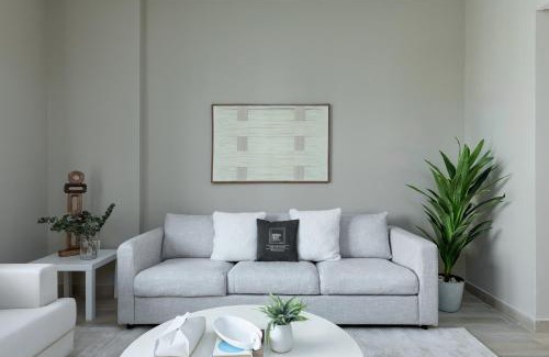 Abu Dhabi Apartment | Maison Privee - Modern Hideaway with Canal Views on Yas Island