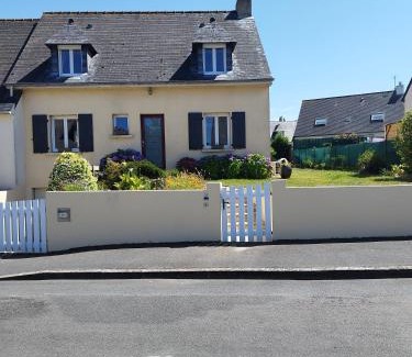 Saint-Meloir-des-Ondes House | Maison proche de la mer