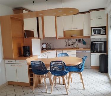 Saint-Meloir-des-Ondes House | Maison proche de la mer