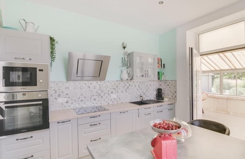 Robert-Espagne House | Maison Qui s'y frotte s'y pique