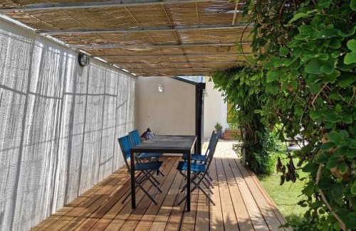 Quartier du Casino House | Maison rénovée avec piscine, jardin clos et terrasse, à 5 min de la plage et des commerces - FR-1-706-5