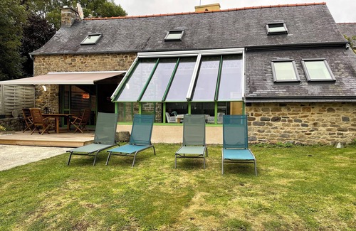 Logonna-Daoulas House | Maison Rénovée en Bord de mer