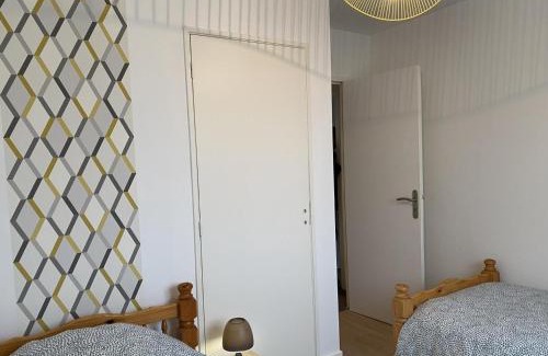 Villeneuve-sur-Allier House | Maison rénovée au calme avec jardin, terrasse et garage, à 10 min de Moulins, draps et serviettes inclus - FR-1-489-372