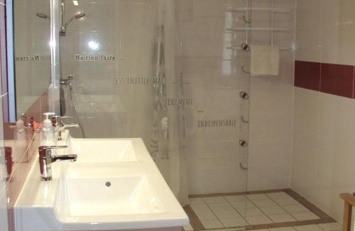 Saint-Martin-de-Fraigneau House | Maison rénovée avec jardin, SPA, vélos près des commerces - Animaux acceptés - FR-1-426-291