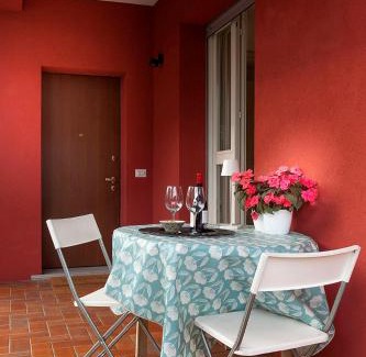 Besnate House | Maison Rouge