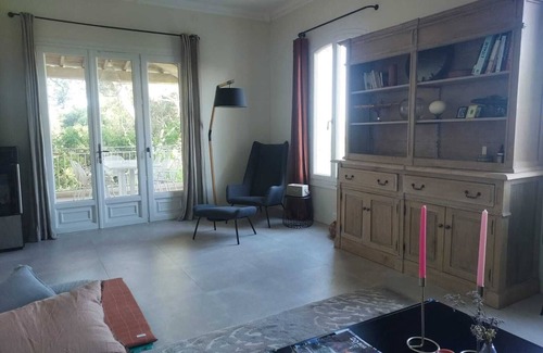 Villevieille House | Maison spacieuse avec piscine et grand jardin