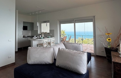 Copanello Apartment | Maison Stalettì, between sky, sea, and prickly pears