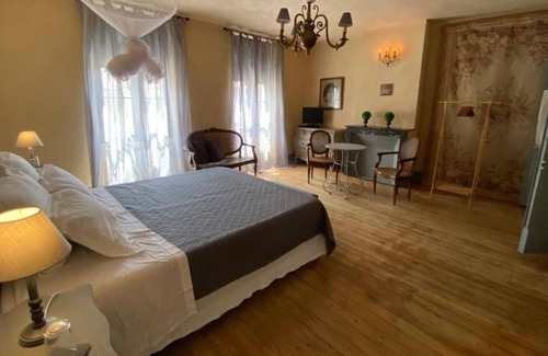 Casseneuil House | Maison Surplombant la Rivière Dans Lancien Bourg Médiéval