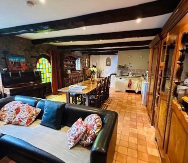 Quemper-Guezennec House | Maison traditionnelle bretonne proche de la mer