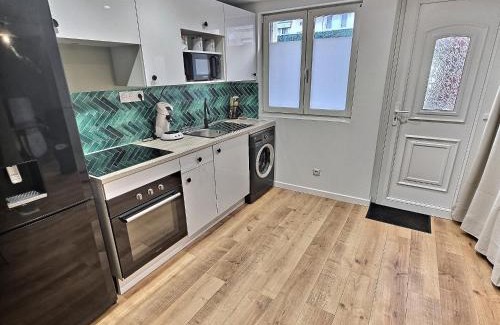 Elbeuf Apartment | Maisonette Cozy, Neuf, Centre-ville, Wifi