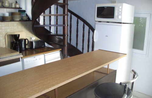 Saulx-les-Chartreux House | Maisonette for 5 people - with heated pool in summer